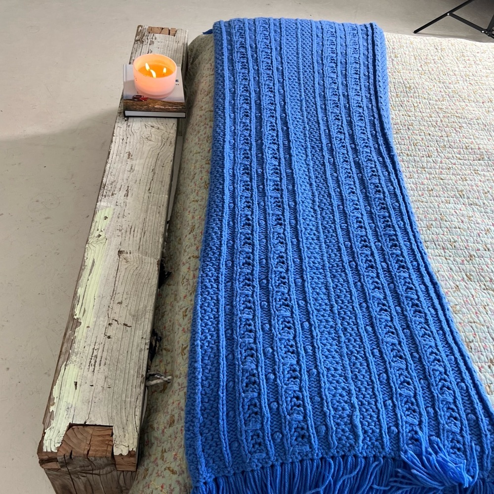 Vintage hand made crocheted  cable knit fringe blanket - Picture 2 of 7